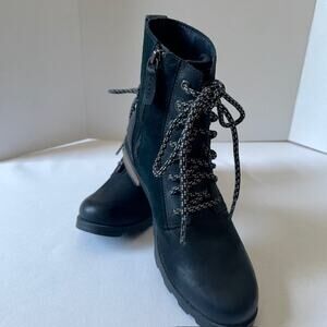 Sorel Black Waterproof Lace-Up Ankle Boots Women’s 8 NWOT Utility Winter Chic